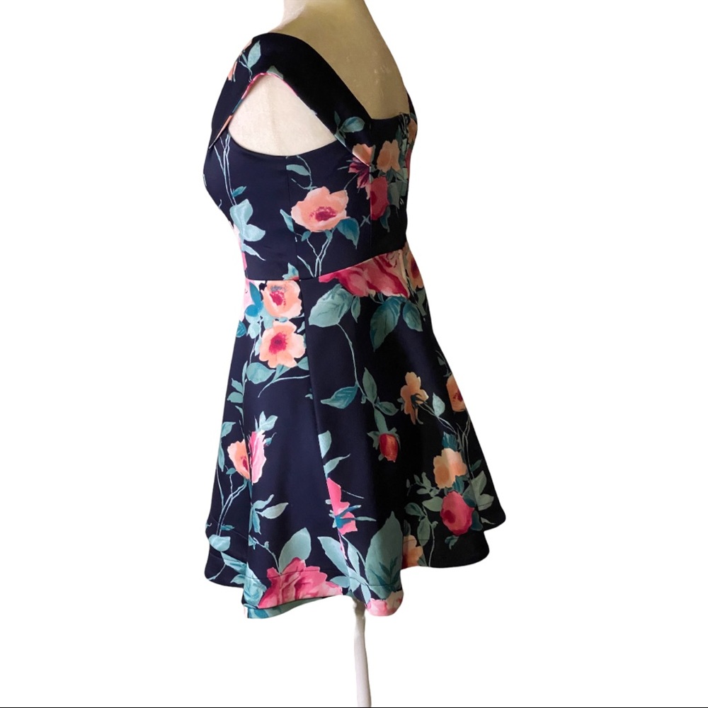 SPEECHLESS FLORAL DRESS - Picture 2 of 4
